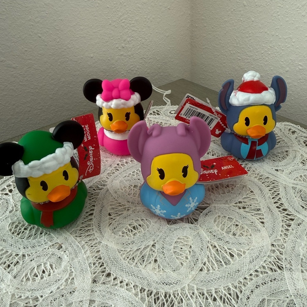 NEW Target Bullseye
Playground Disney
Christmas Rubber
Ducks, Set of 4